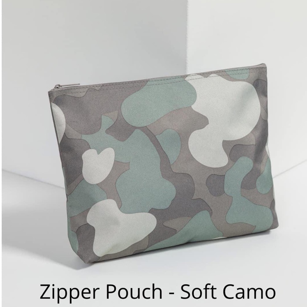 NWT Thirty-One Zipper Pouch